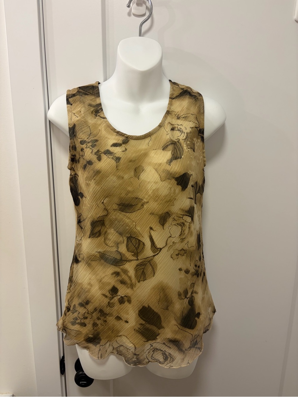 3 for 28$ / y2k Sheer Floral Scoop Neck Camisole in Tan and Black